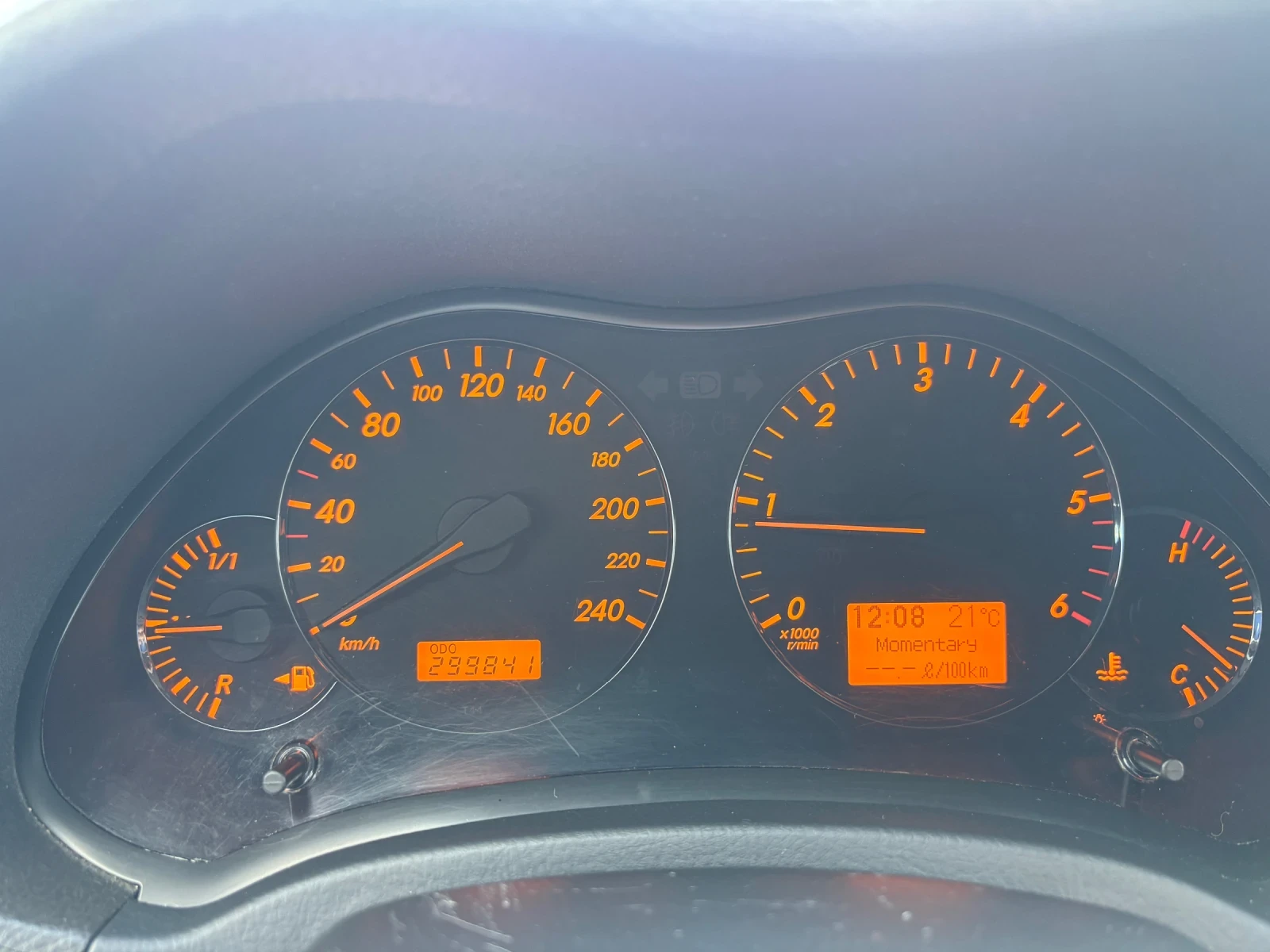 Toyota Avensis 2.2 D-CAT FASE, снимка 11 - Автомобили и джипове - 55409335
