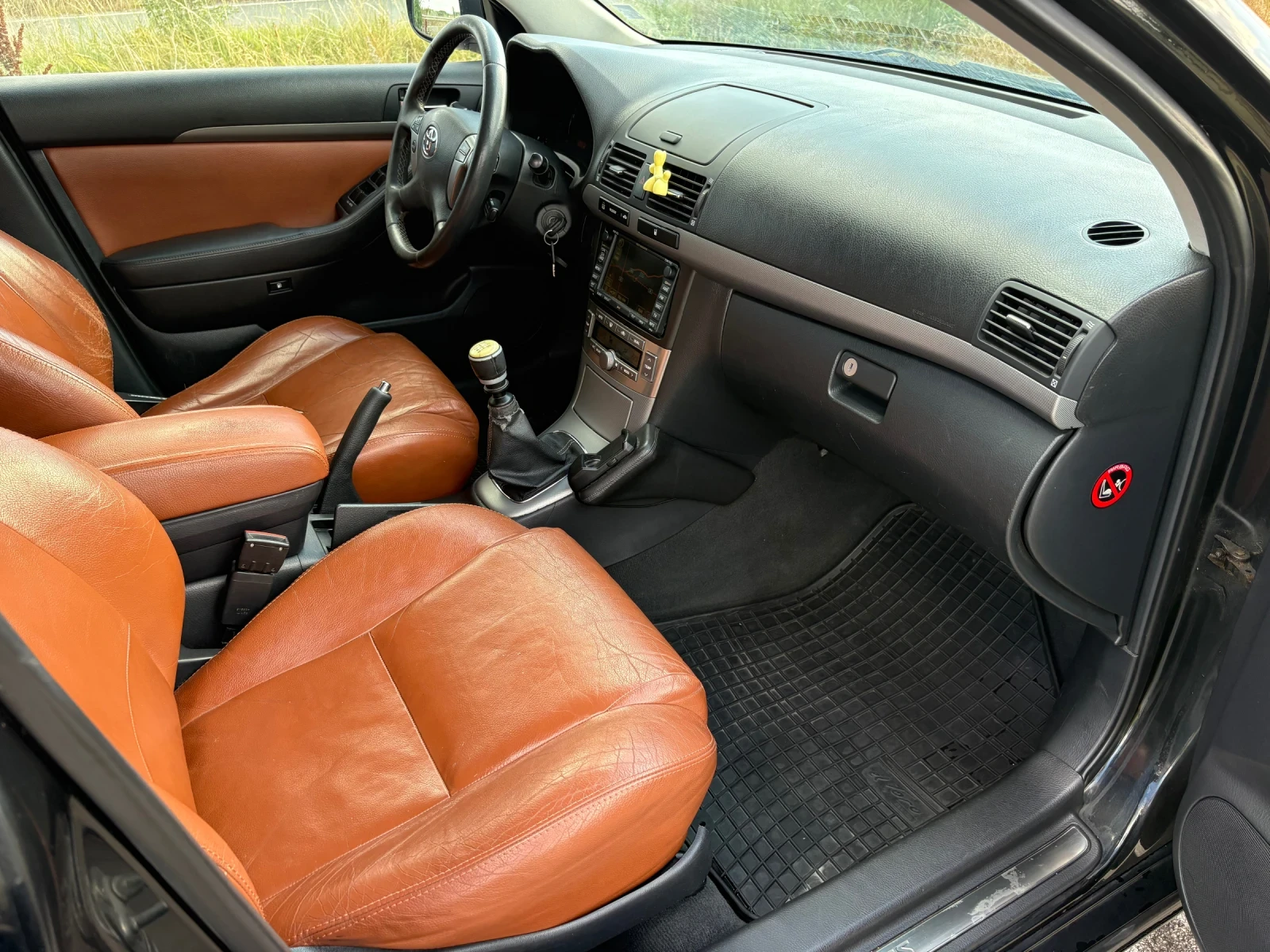 Toyota Avensis 2.2 D-CAT FASE, снимка 4 - Автомобили и джипове - 55409335
