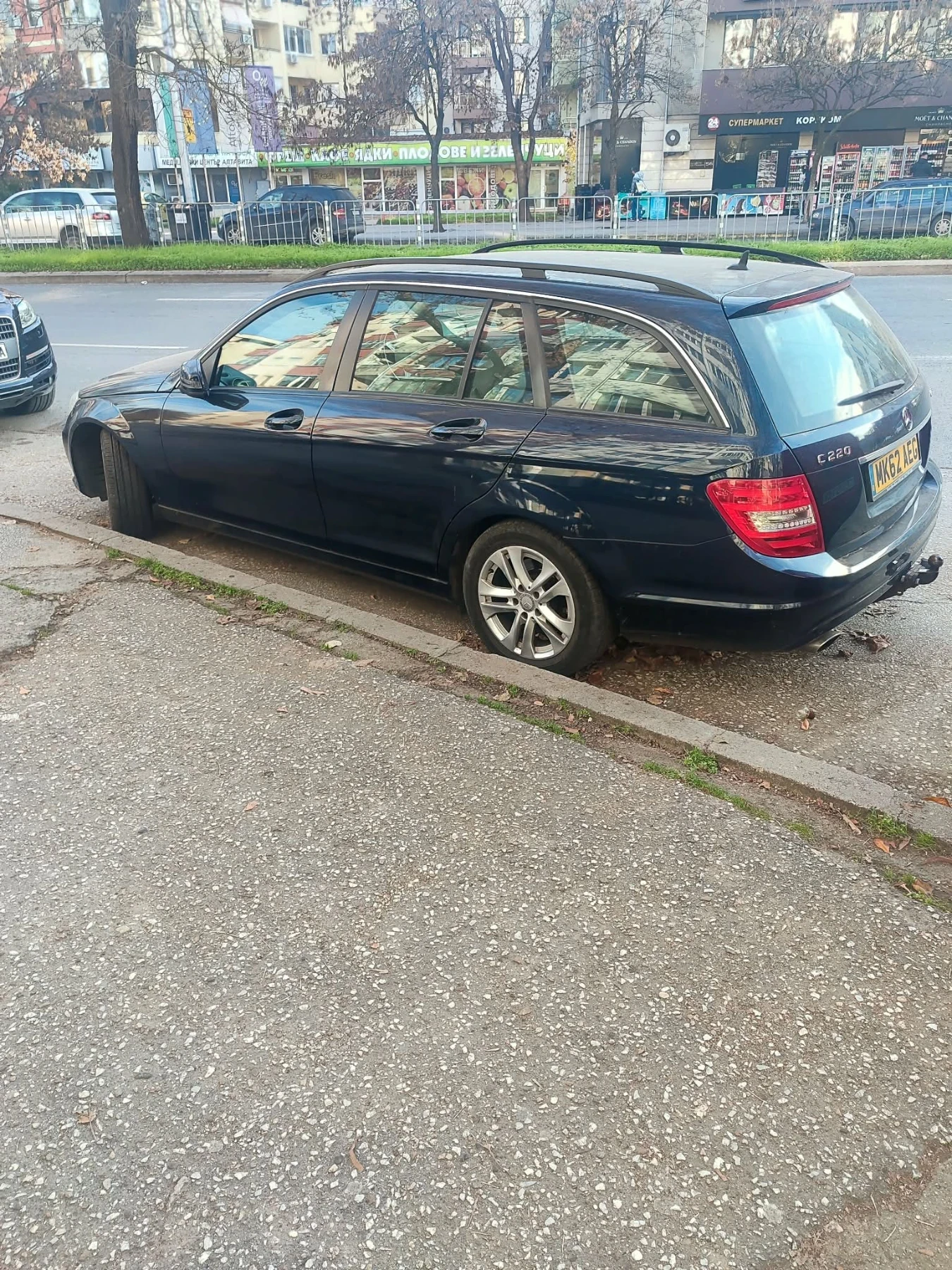 Mercedes-Benz C 220, снимка 2 - Автомобили и джипове - 55694943