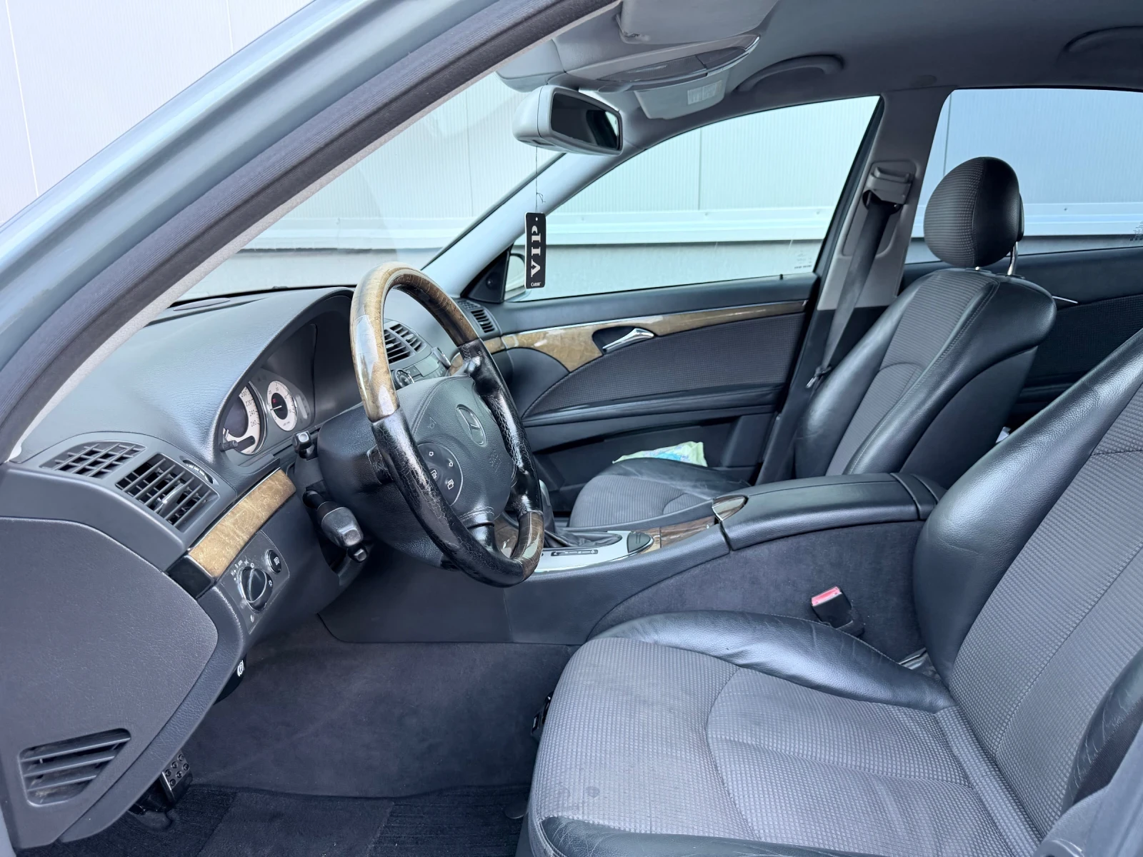 Mercedes-Benz E 320, снимка 9 - Автомобили и джипове - 56135626