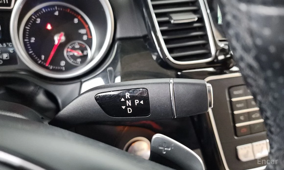 Mercedes-Benz GLS 350  - изображение 9