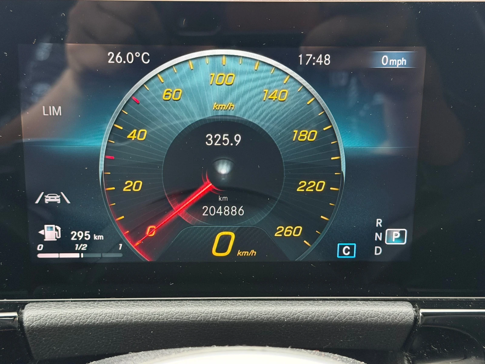 Mercedes-Benz GLA 200   FULL LED / DISTRONIC / КАМЕРА /, снимка 13 - Автомобили и джипове - 55037070