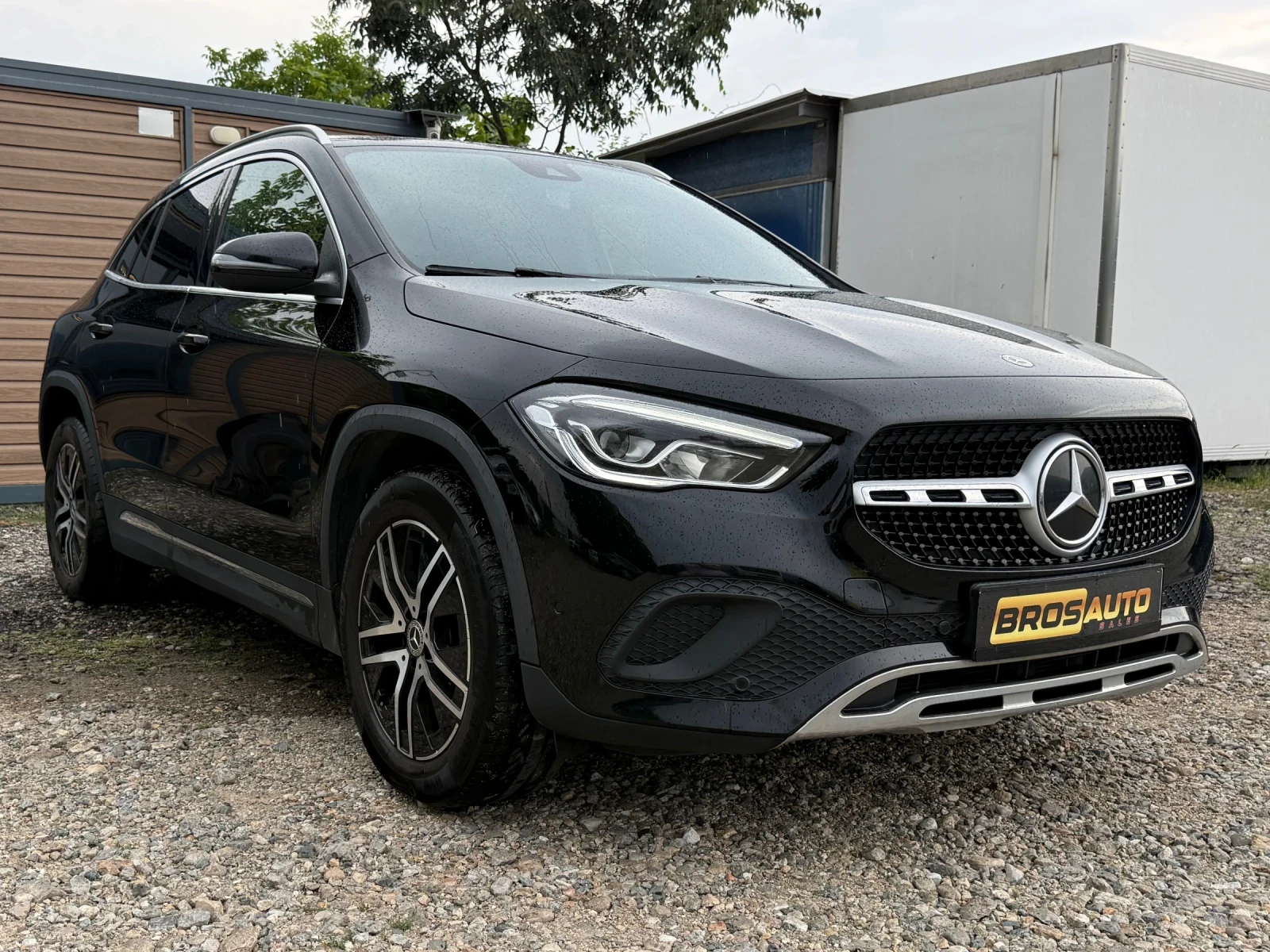 Mercedes-Benz GLA 200   FULL LED / DISTRONIC / КАМЕРА /, снимка 2 - Автомобили и джипове - 55037070