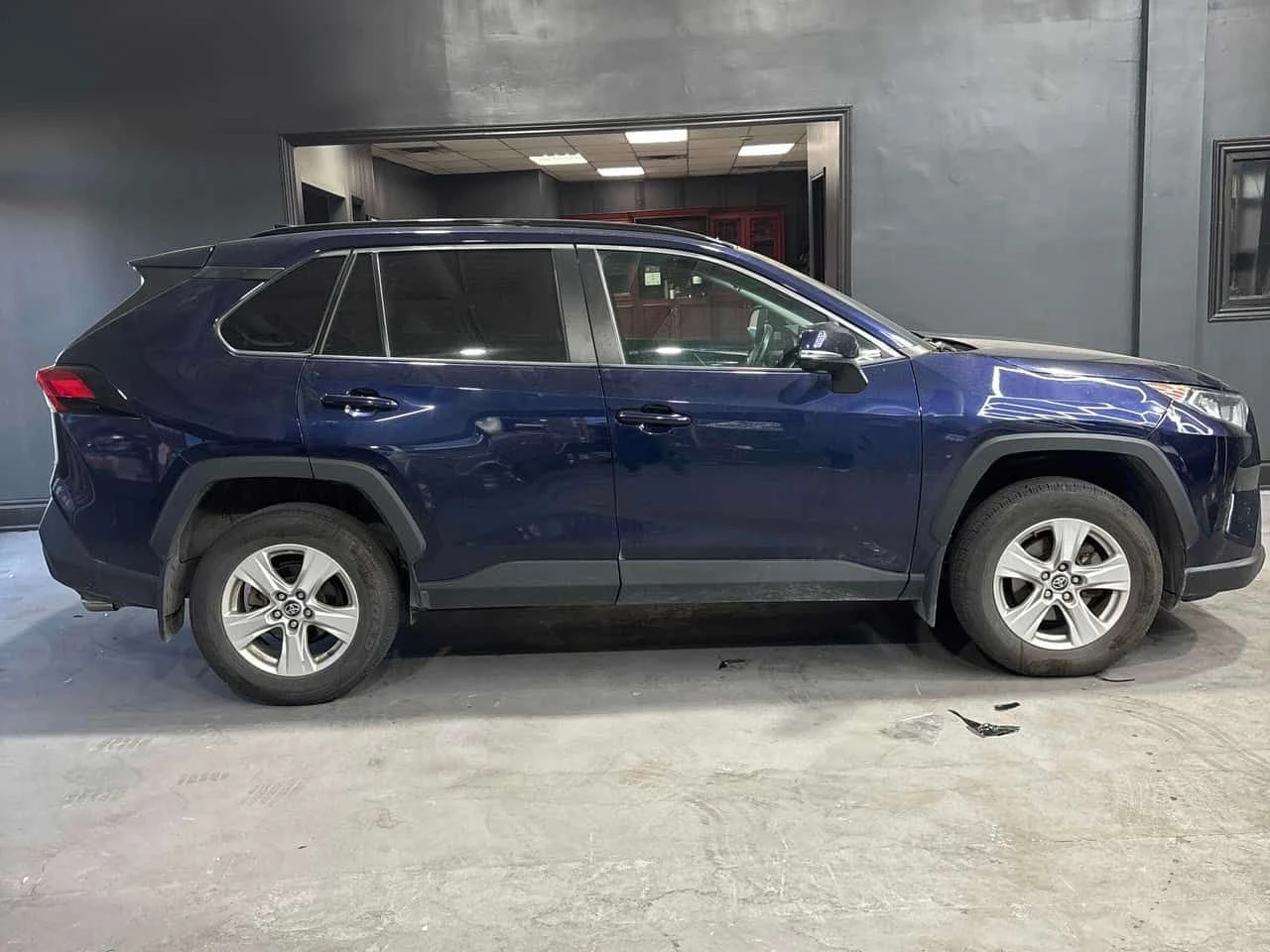 Toyota Rav4 * XLE * АВТОКРЕДИТ БЕЗ ПЪРВОНАЧАЛНА ВНОСКА* , снимка 3 - Автомобили и джипове - 55528009