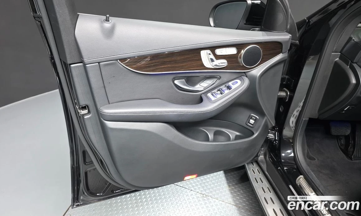 Mercedes-Benz GLC GLC300 4MATIC, снимка 14 - Автомобили и джипове - 56122813