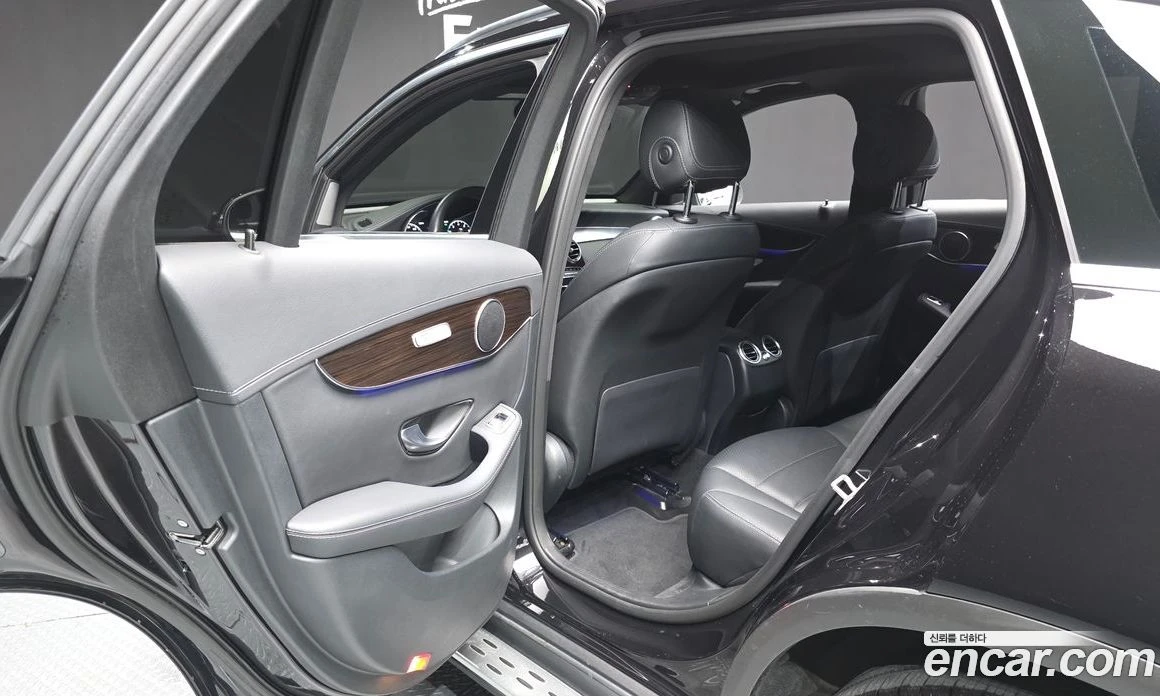 Mercedes-Benz GLC GLC300 4MATIC, снимка 16 - Автомобили и джипове - 56122813