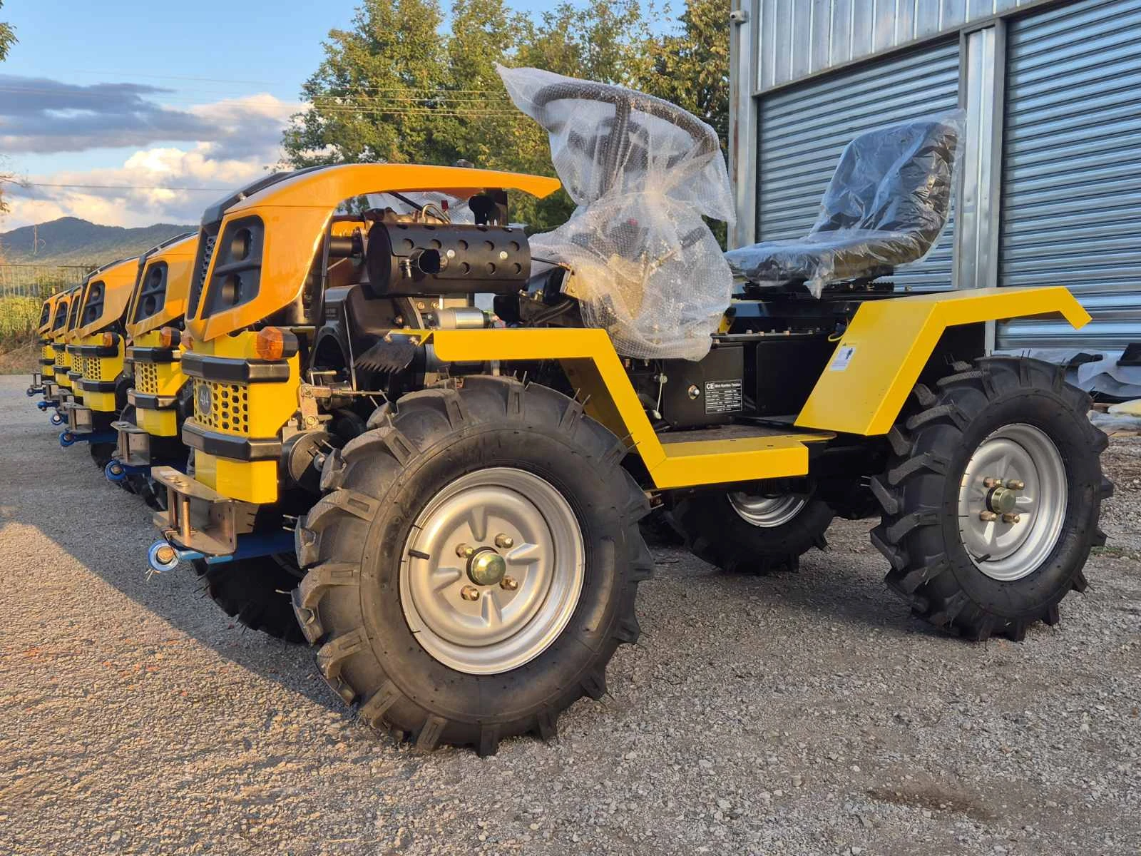 Трактор Друга марка НОВ Трактор - 4х4 - 12 к.с. - дизел - чупеща се ба, снимка 1