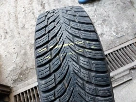 Гуми Зимни 235/65R16, снимка 1 - Гуми и джанти - 40472590