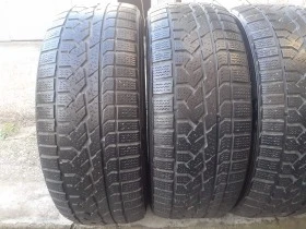 Гуми Зимни 235/60R17, снимка 2 - Гуми и джанти - 43383981