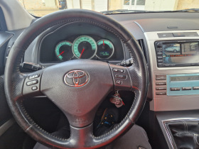 Toyota Corolla verso 2.2 d4d, снимка 12 - Автомобили и джипове - 45452479