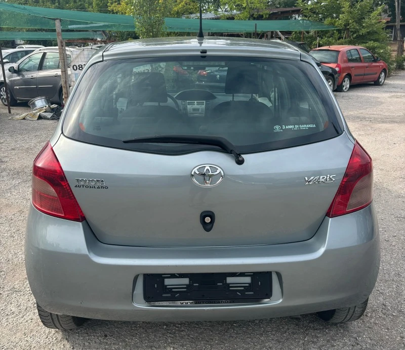 Toyota Yaris 1.3i, снимка 6 - Автомобили и джипове - 46369880