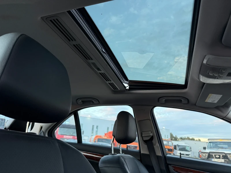 Mercedes-Benz C 300 V6* НОВ ВНОС* AMG* ШИБЕДАХ* КСЕНОН* КОЖА* ТОП, снимка 10 - Автомобили и джипове - 51956053