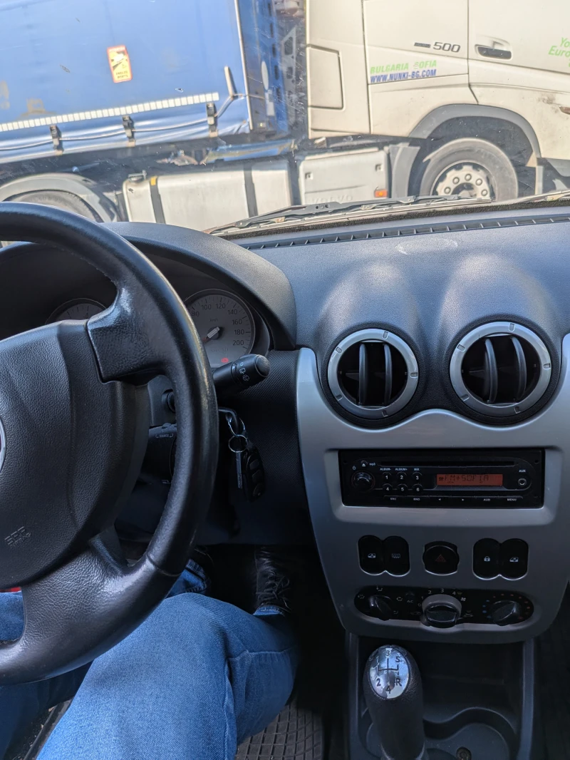 Dacia Logan N1, снимка 2 - Автомобили и джипове - 52153537