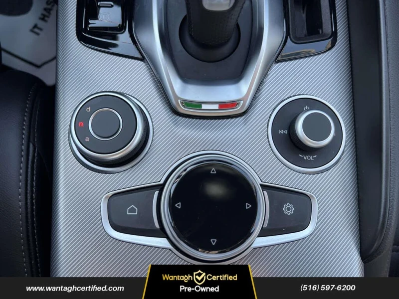 Alfa Romeo Giulia Veloce* CARFAX* АвтоКредит* (ЦЕНА ДО БГ), снимка 17 - Автомобили и джипове - 53245522