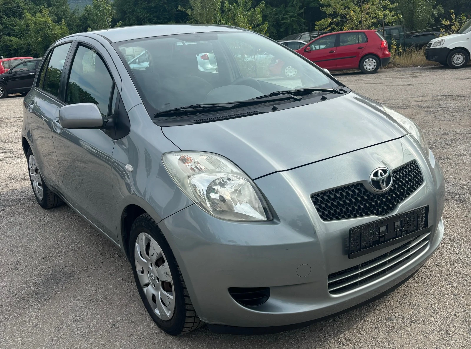 Toyota Yaris 1.3i - изображение 2