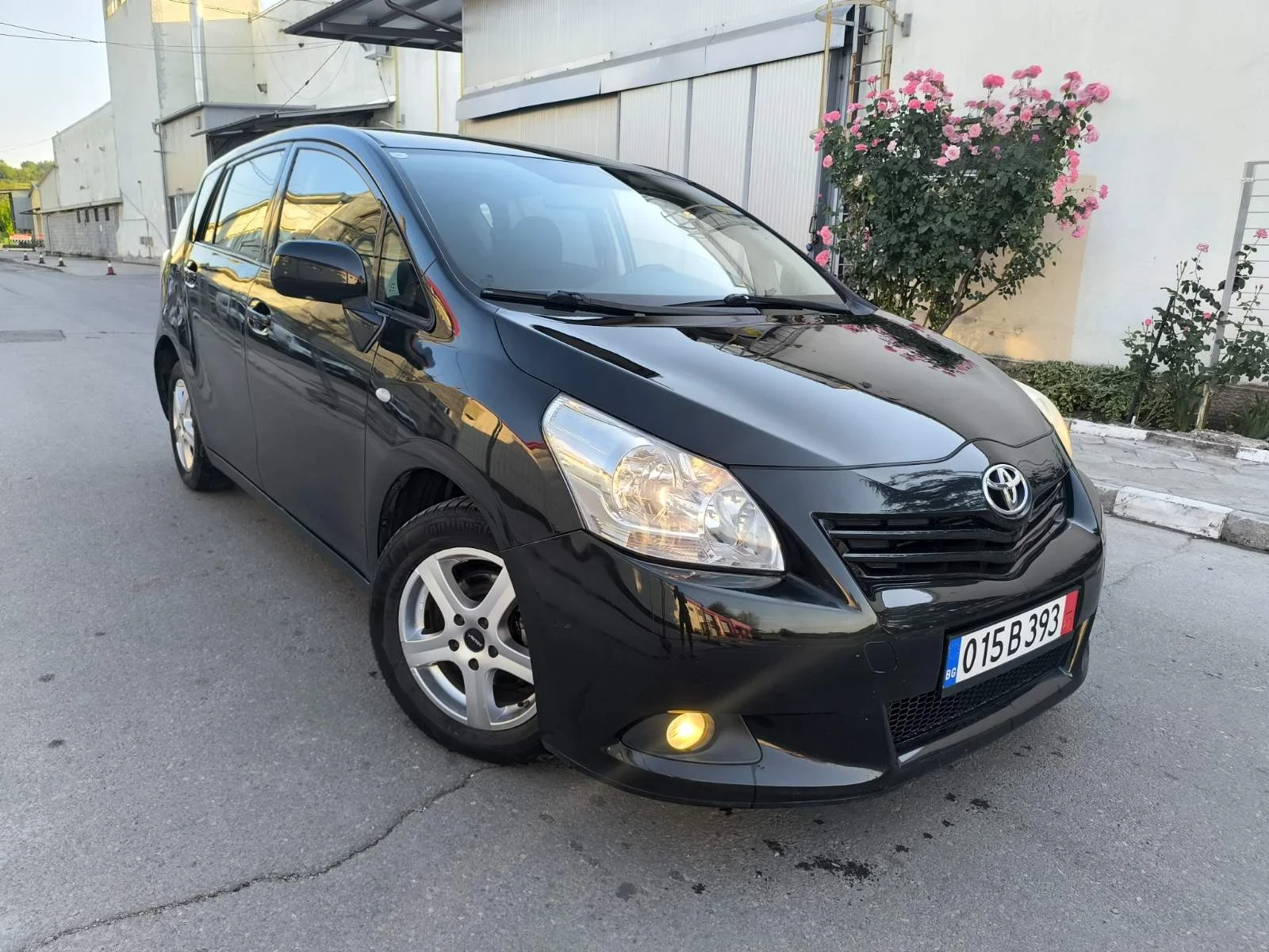 Toyota Verso Corolla 2.0 D4D 126 kc - изображение 2