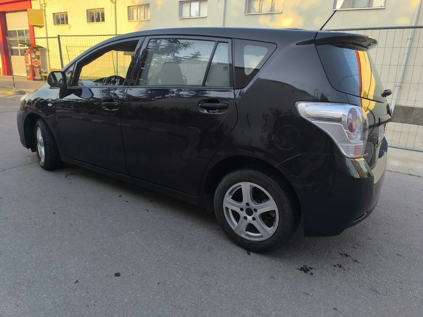 Toyota Verso Corolla 2.0 D4D 126 kc - изображение 3