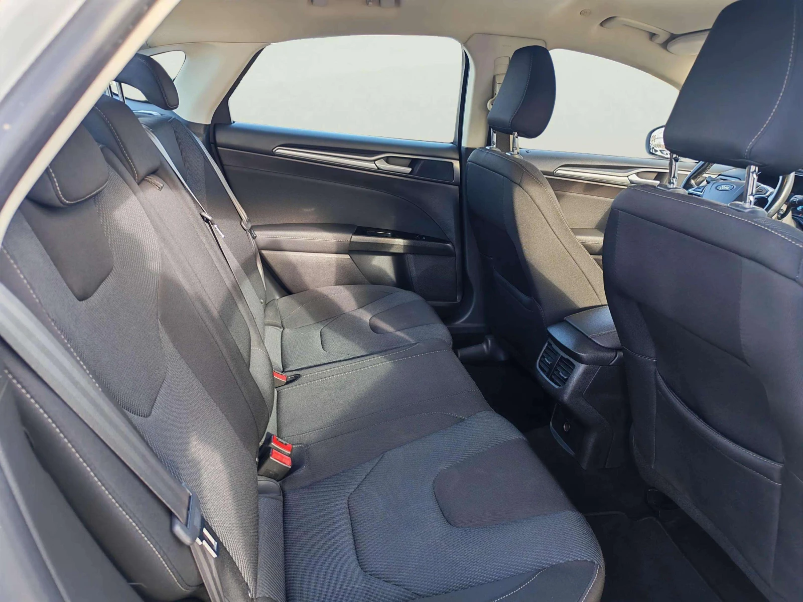 Ford Mondeo 2.0 HEV - изображение 9