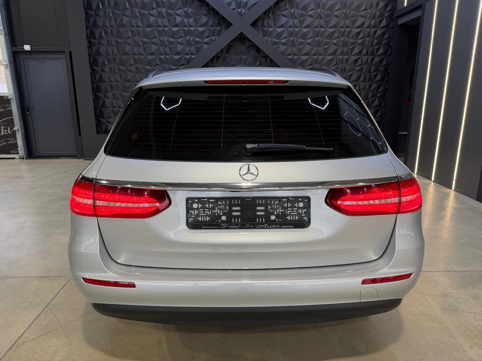 Mercedes-Benz E 220 d * КАМЕРА * LED * , снимка 4 - Автомобили и джипове - 53976510