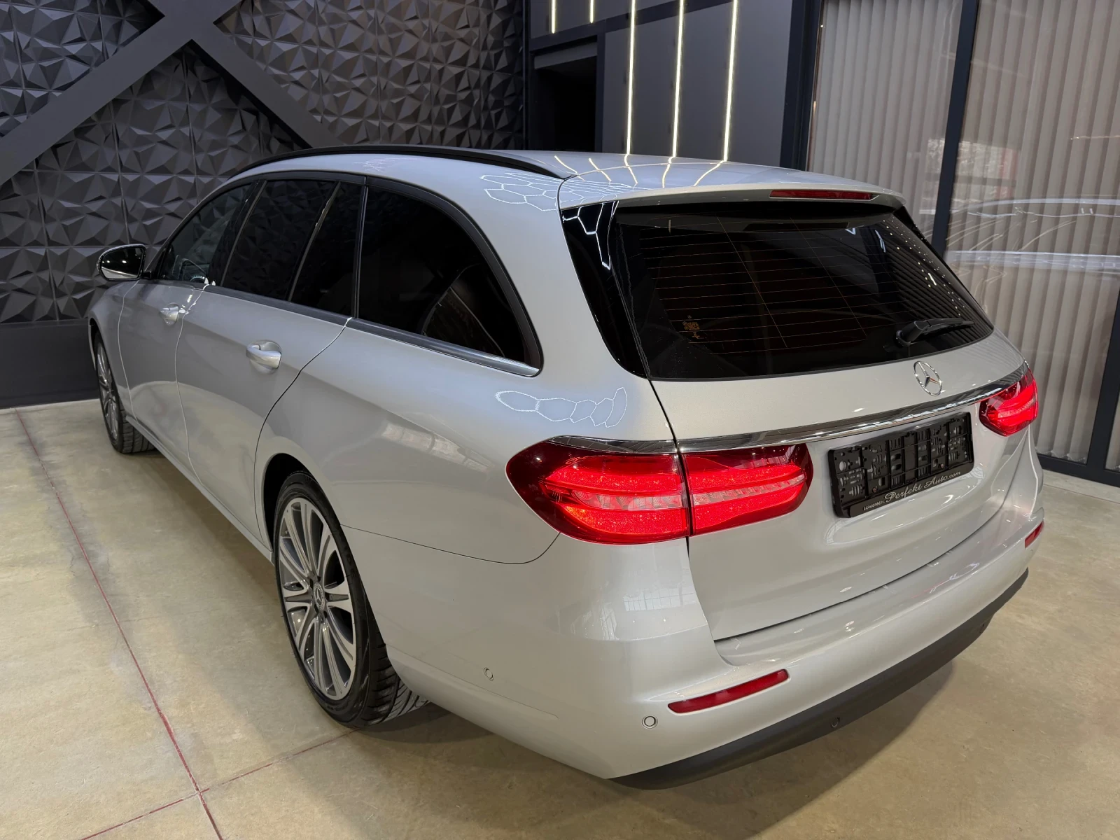 Mercedes-Benz E 220 d * КАМЕРА * LED * , снимка 3 - Автомобили и джипове - 53976510