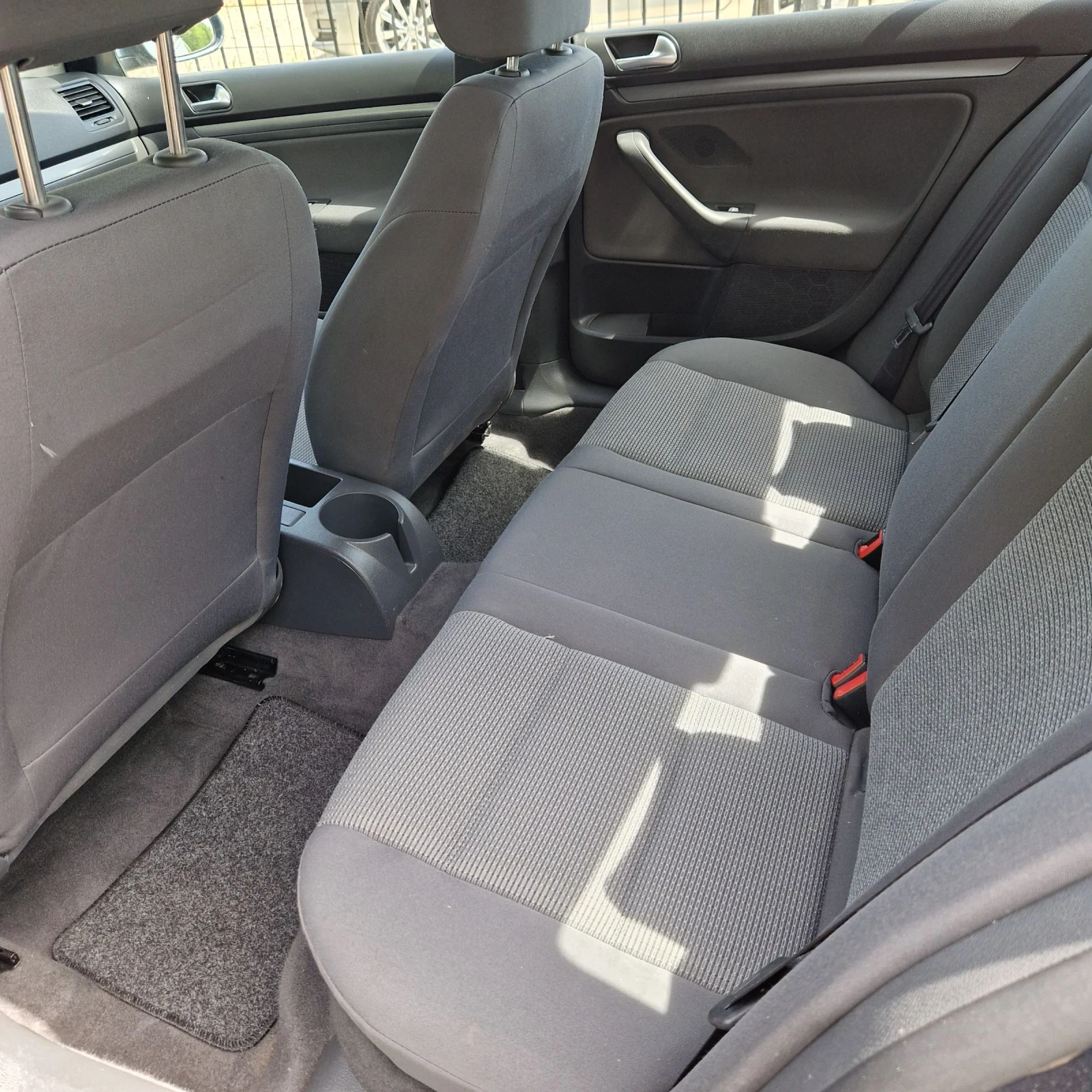 VW Jetta 1.9TDI 105к.с, снимка 10 - Автомобили и джипове - 54477792