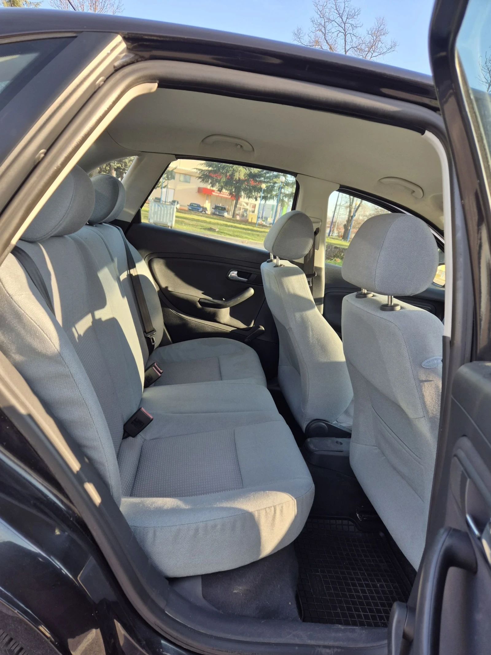 Seat Cordoba, снимка 9 - Автомобили и джипове - 54583265