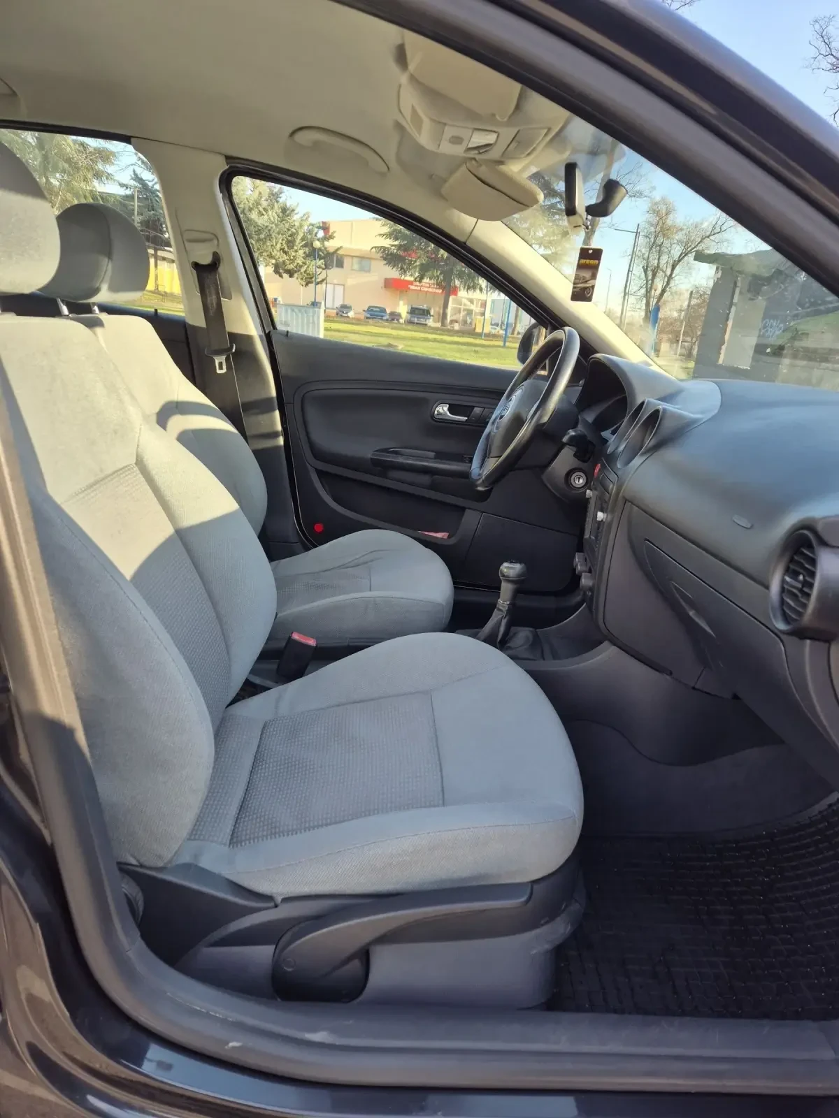 Seat Cordoba, снимка 9 - Автомобили и джипове - 54583265