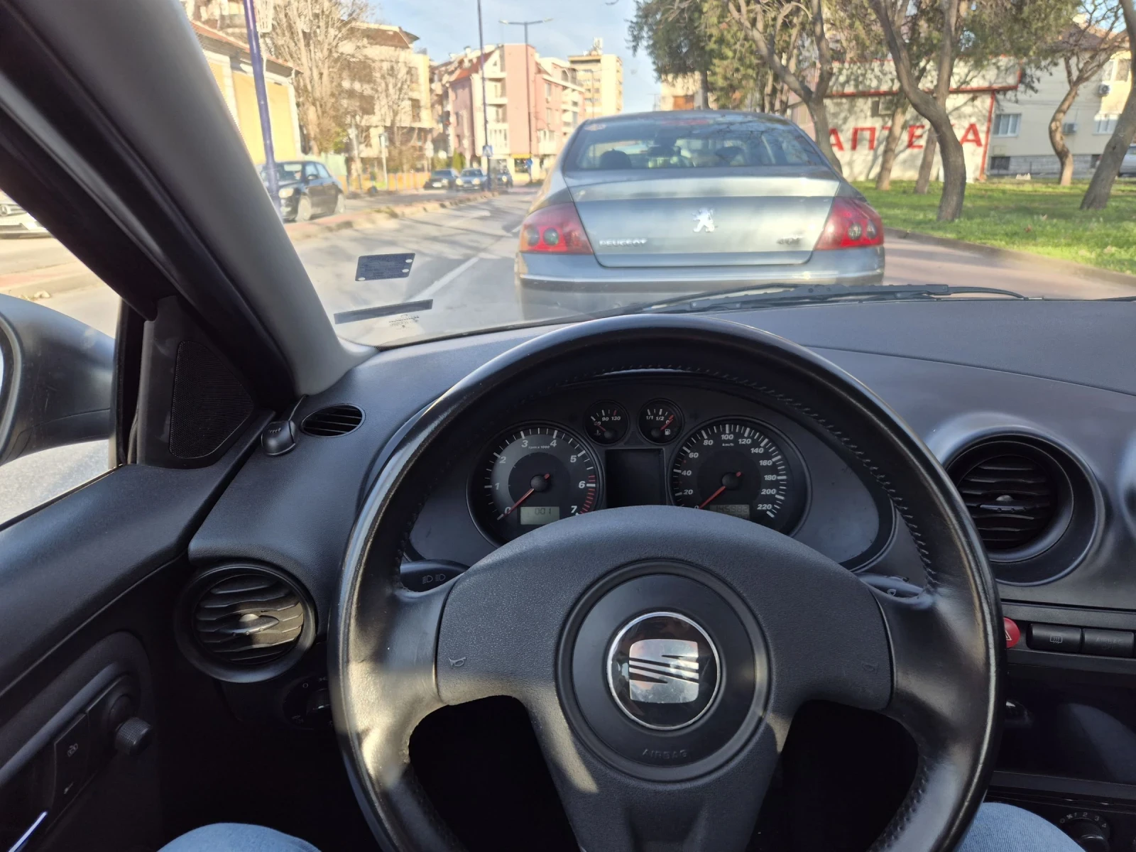 Seat Cordoba, снимка 11 - Автомобили и джипове - 54583265