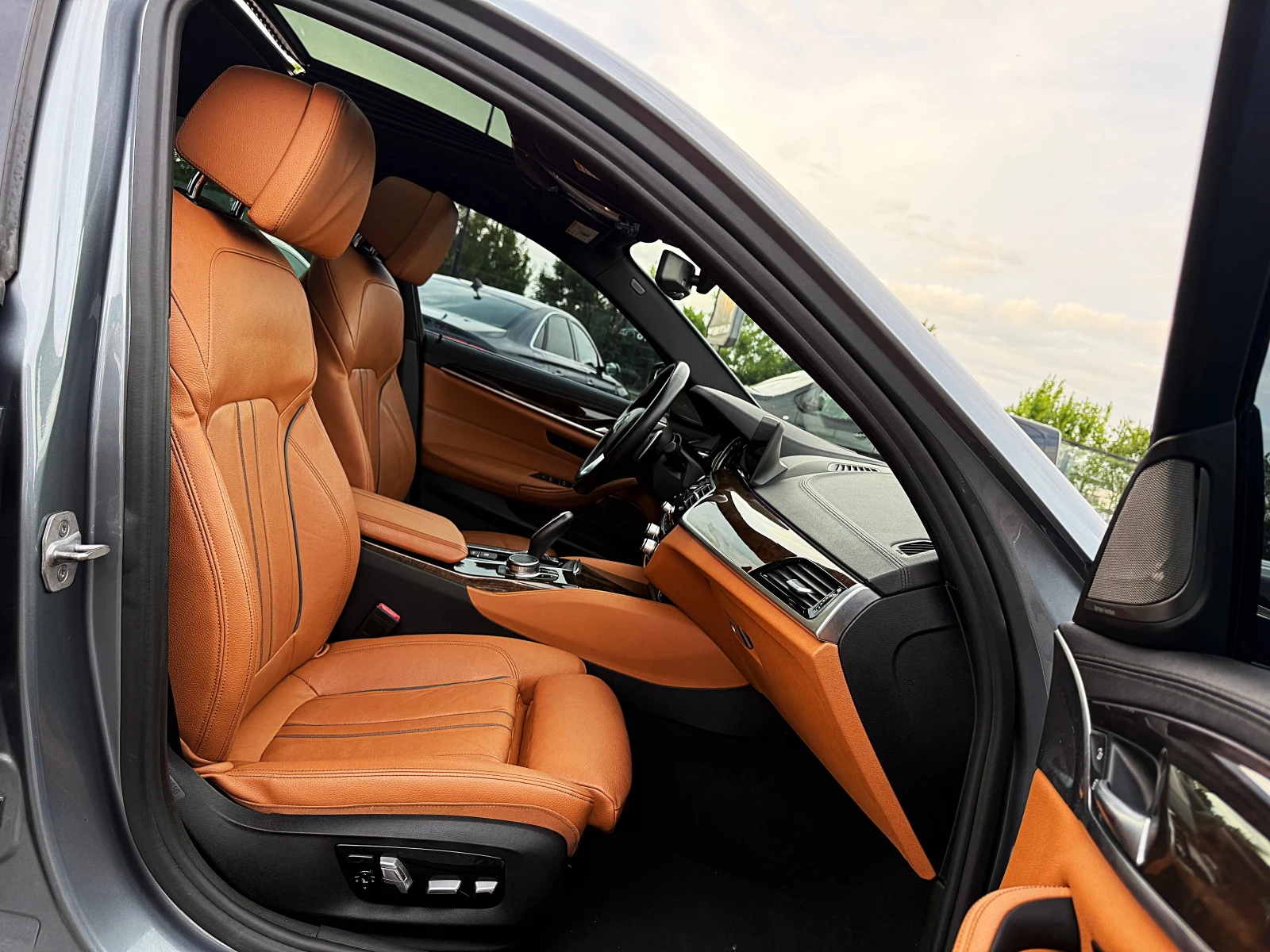 BMW 540 M PERFORMANS-4x4-Head Up-Harman Kardon-360Kameri-!, снимка 12 - Автомобили и джипове - 54888288