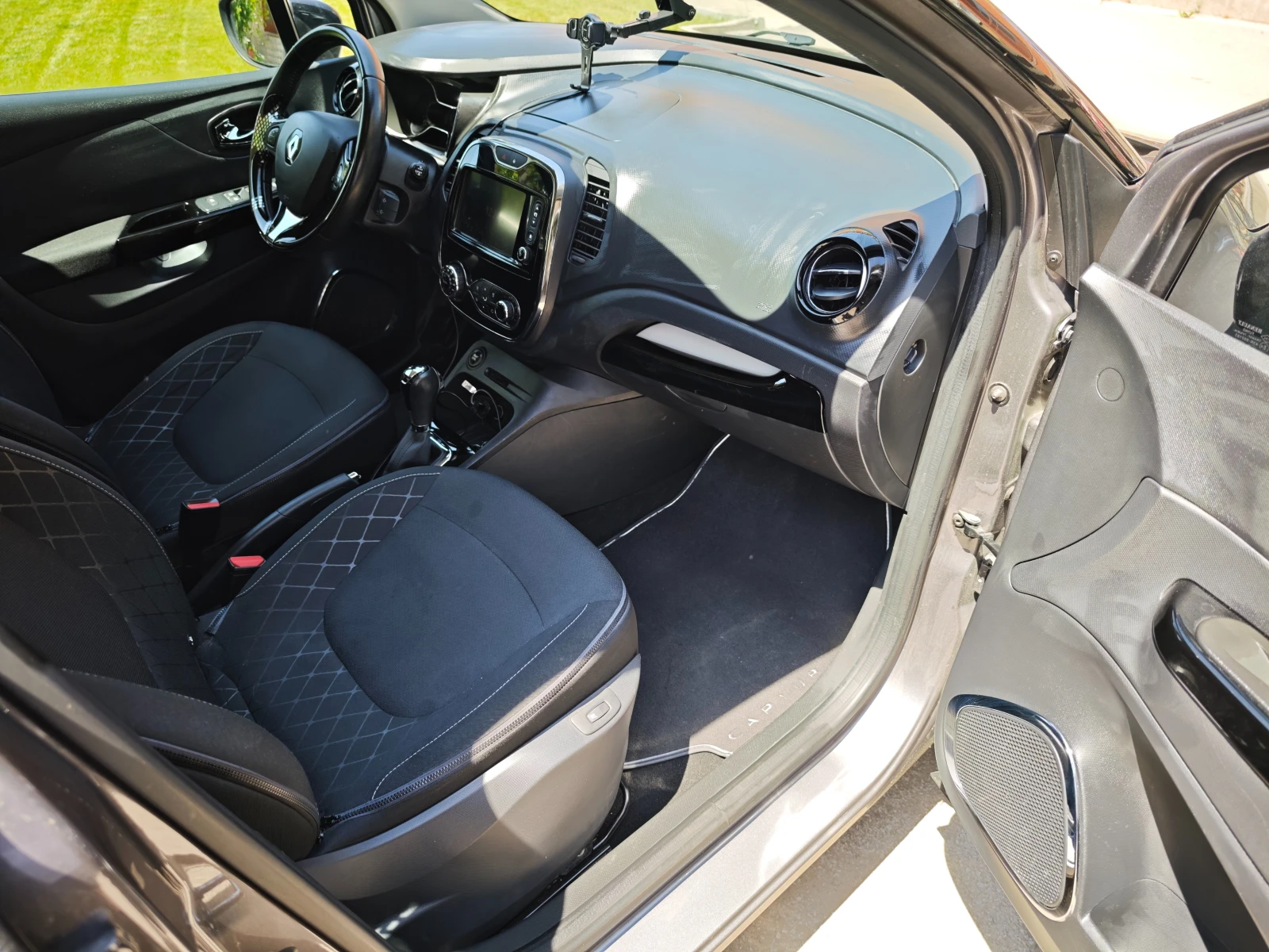 Renault Captur 1.2 TCe, снимка 12 - Автомобили и джипове - 54979493