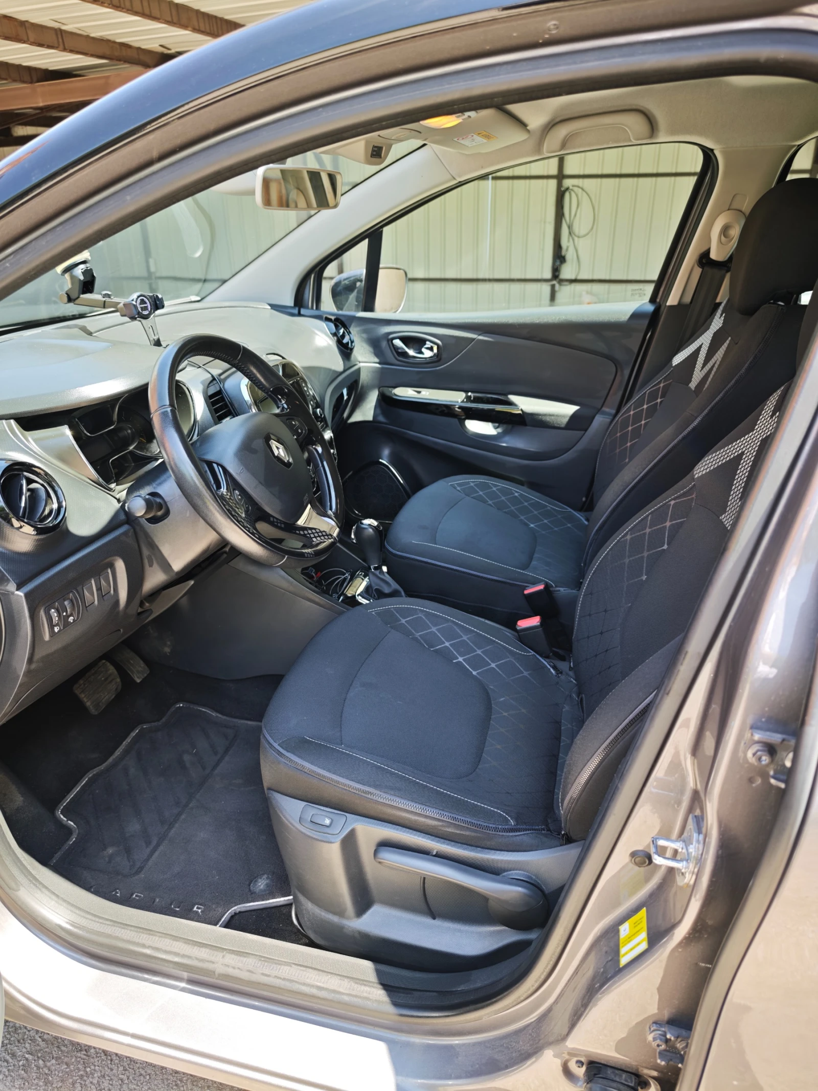 Renault Captur 1.2 TCe, снимка 9 - Автомобили и джипове - 54979493