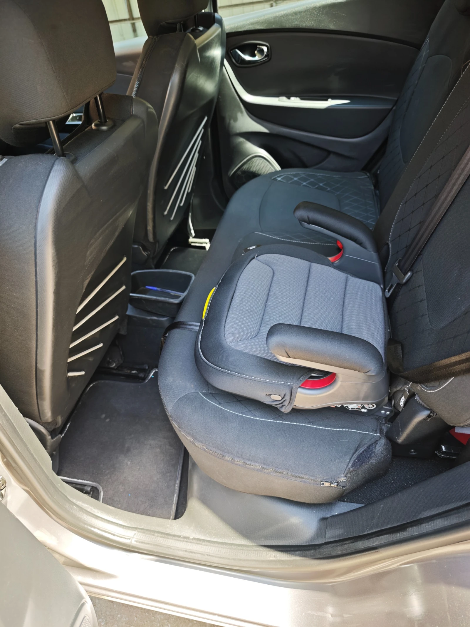 Renault Captur 1.2 TCe, снимка 14 - Автомобили и джипове - 54979493