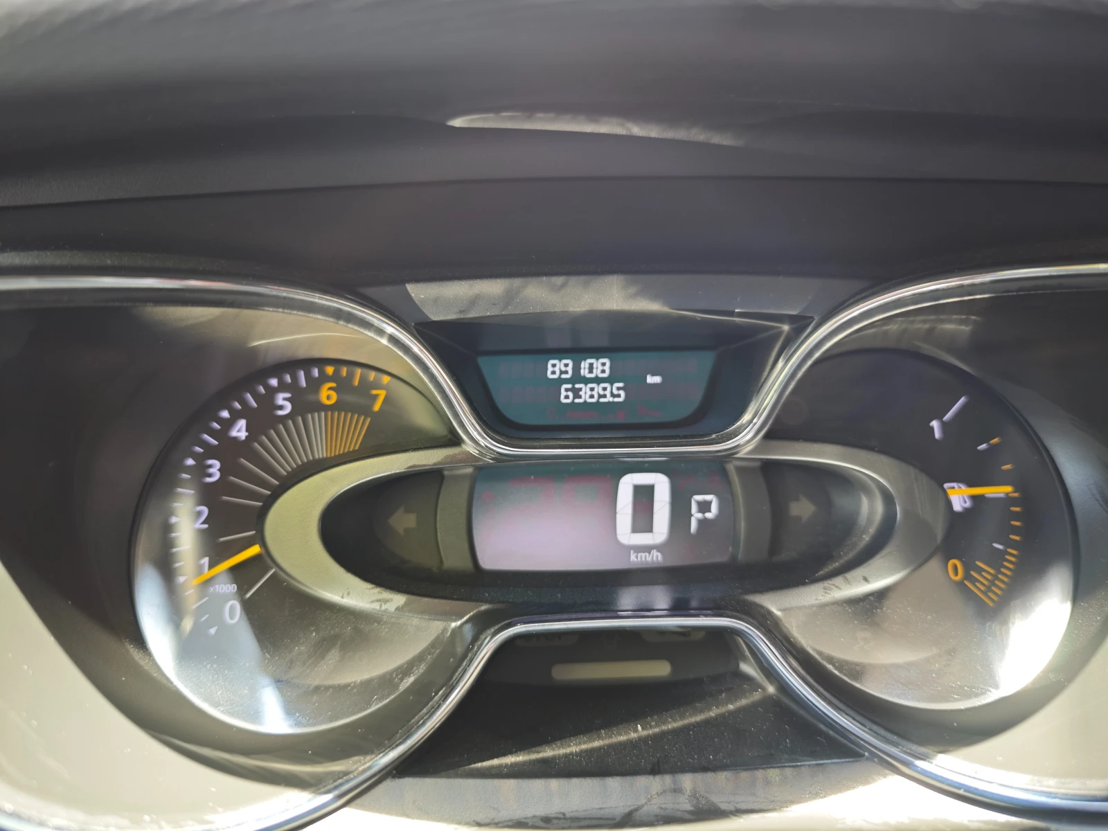 Renault Captur 1.2 TCe, снимка 10 - Автомобили и джипове - 54979493