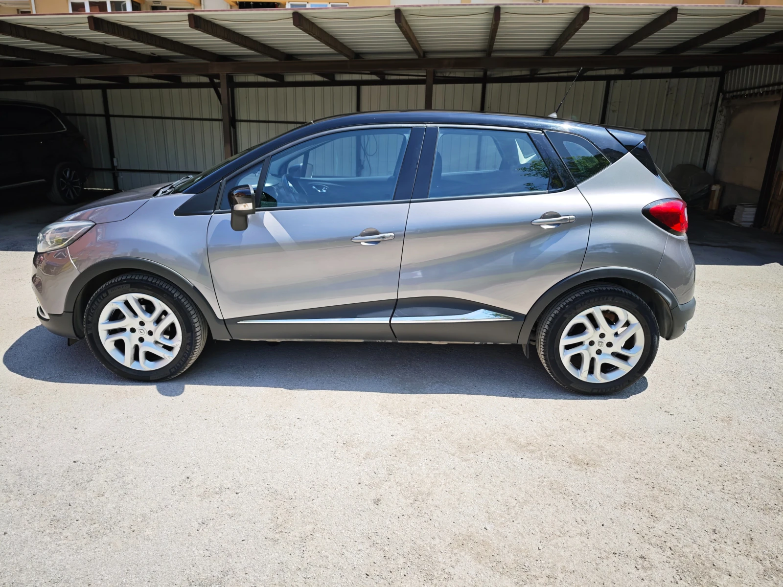 Renault Captur 1.2 TCe, снимка 7 - Автомобили и джипове - 54979493