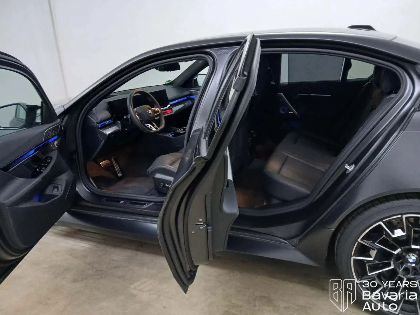 BMW M5 Sportautomatic, снимка 5 - Автомобили и джипове - 55018749