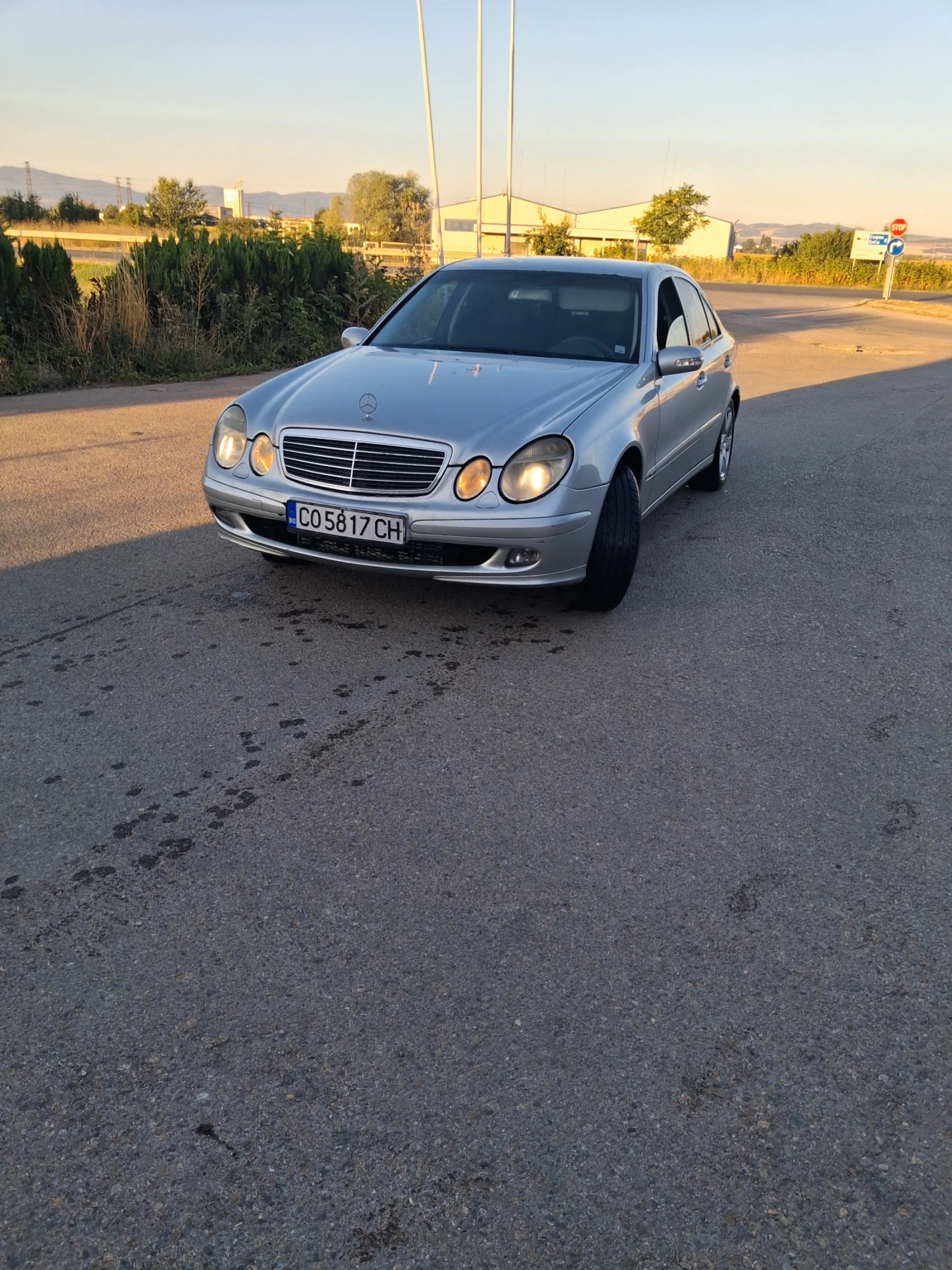 Mercedes-Benz E 220 2.2CDI 150к.с Климатроник, снимка 2 - Автомобили и джипове - 55795096