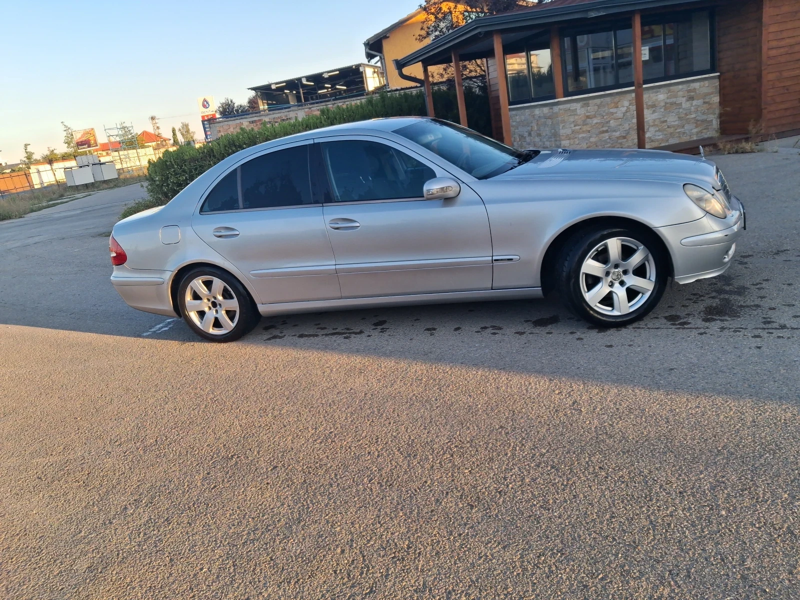 Mercedes-Benz E 220 2.2CDI 150к.с Климатроник, снимка 8 - Автомобили и джипове - 55795096