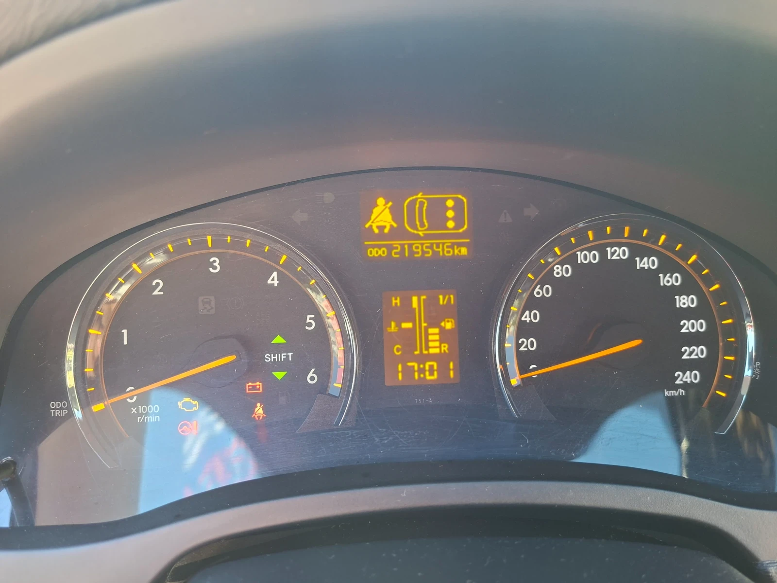 Toyota Avensis 2.0 D4D 126к.с + THULE, снимка 10 - Автомобили и джипове - 56348341