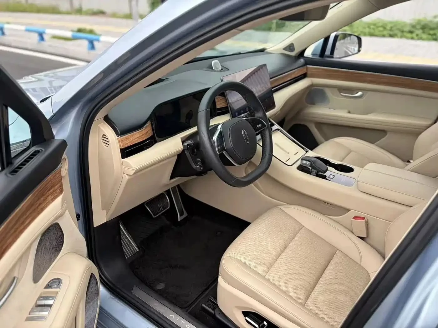 AITO 5, снимка 7 - Автомобили и джипове - 56710955