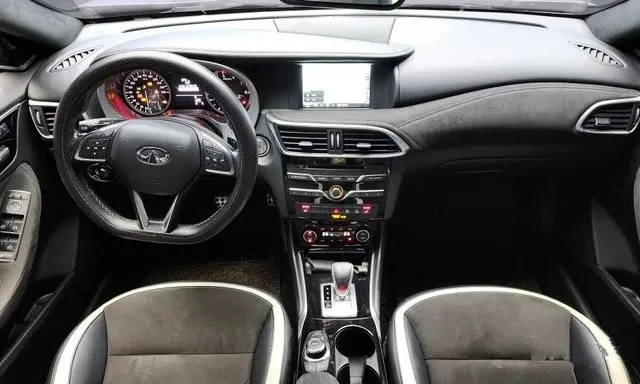 Infiniti Q30 2.0t 4x4 ВИДЕО  - изображение 6