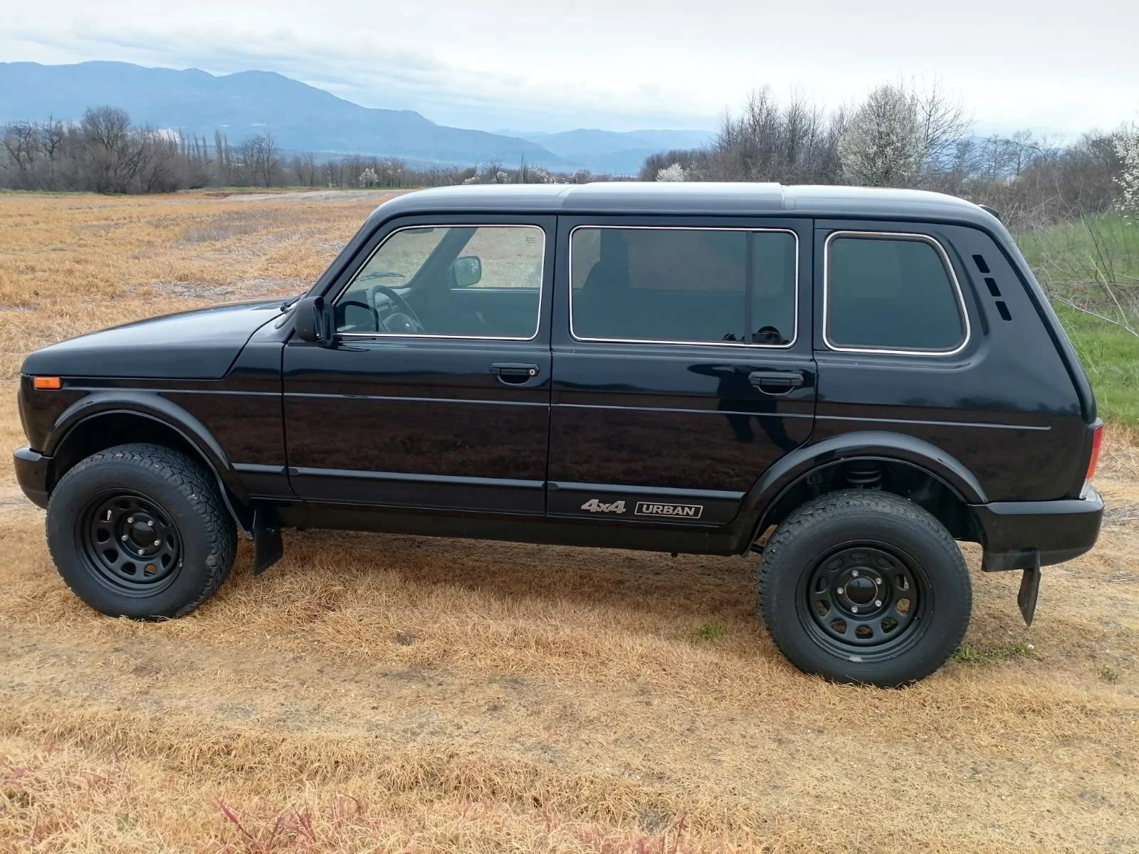 Lada Niva Урбън, снимка 6 - Автомобили и джипове - 52842689