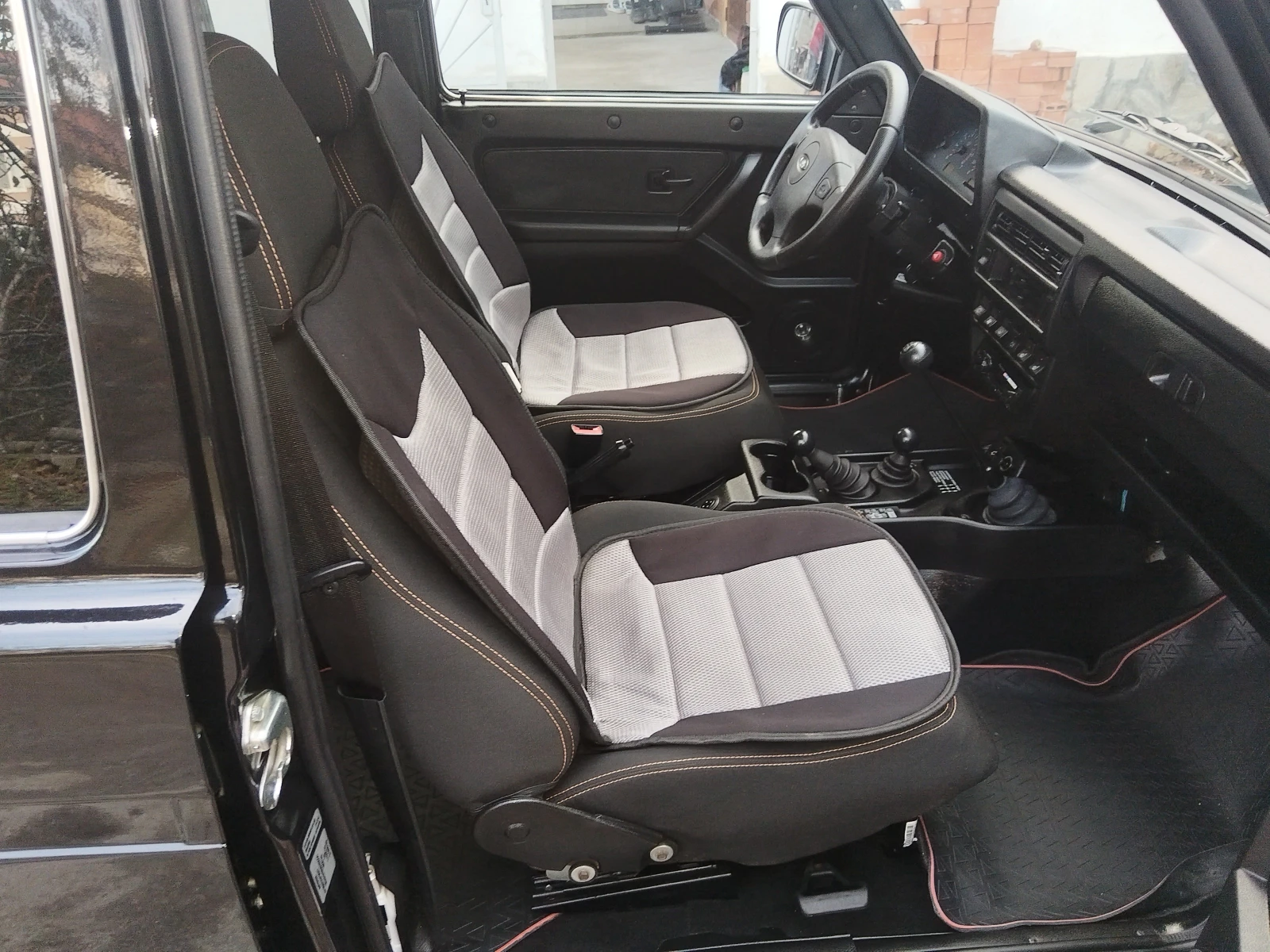 Lada Niva Урбън, снимка 13 - Автомобили и джипове - 52842689