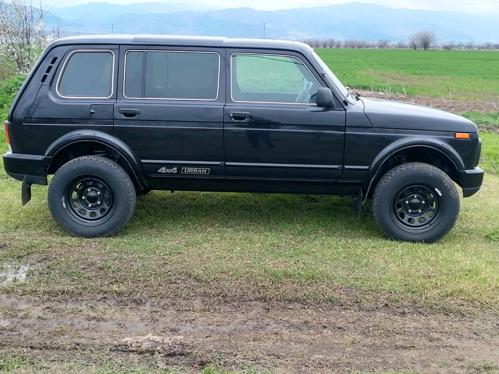 Lada Niva Урбън, снимка 7 - Автомобили и джипове - 52842689