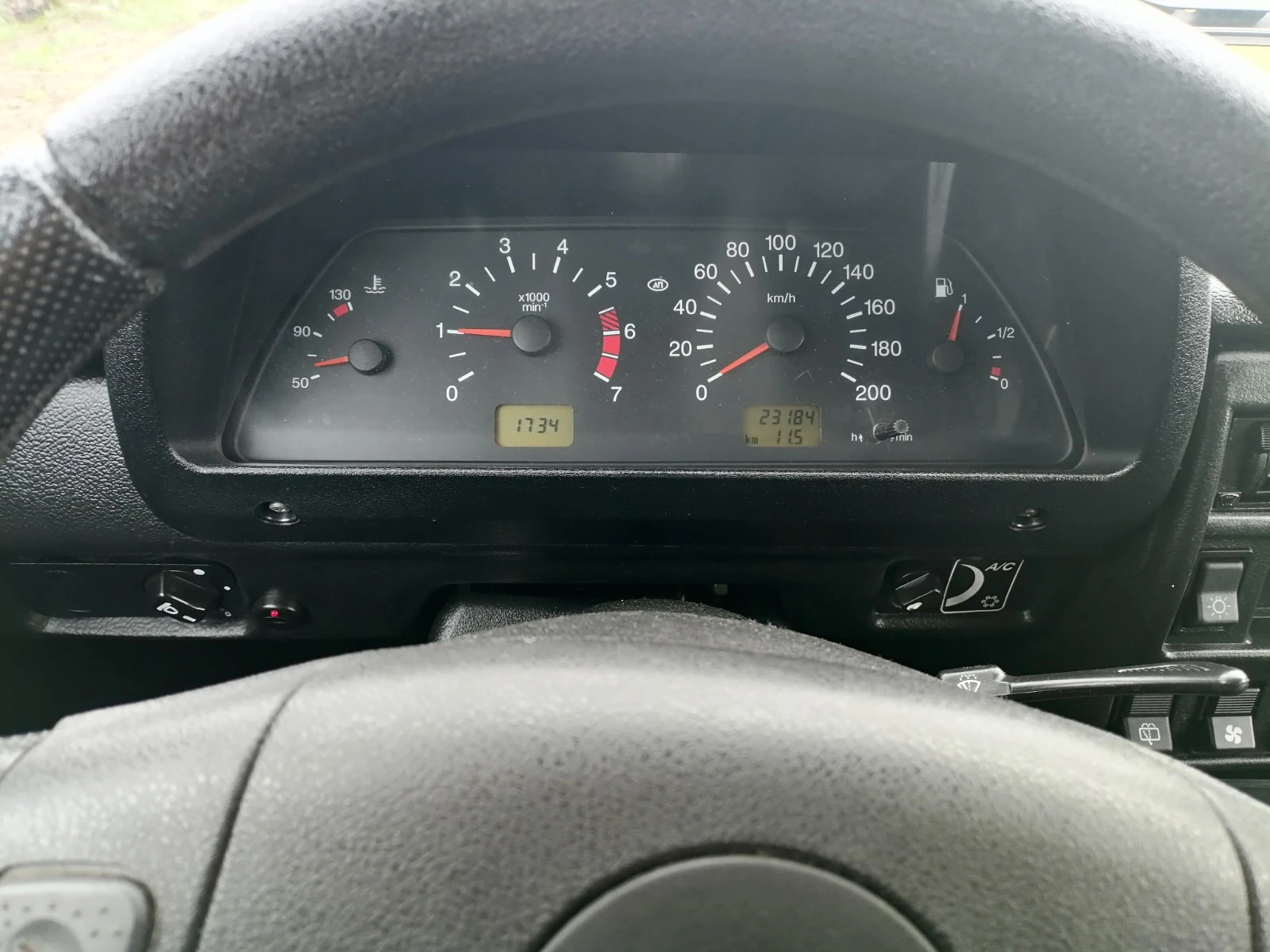 Lada Niva Урбън, снимка 8 - Автомобили и джипове - 52842689