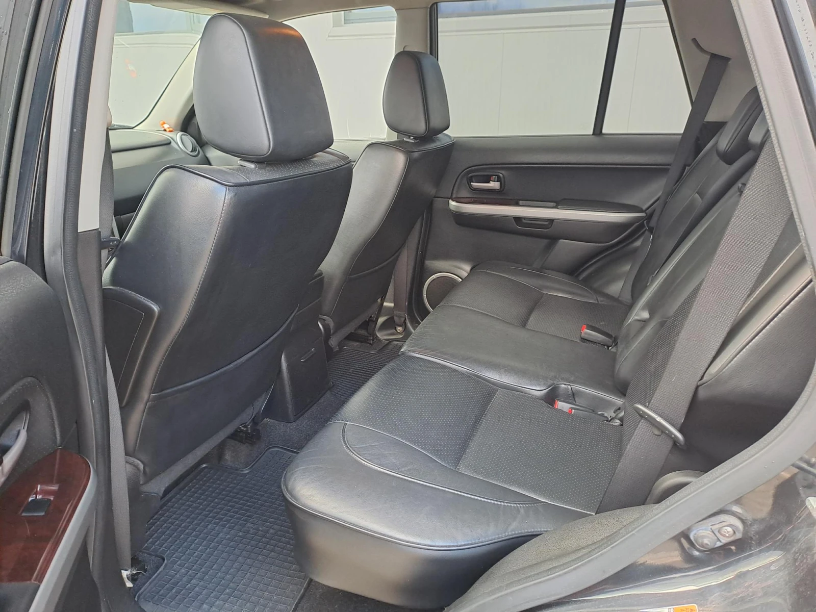 Suzuki Grand vitara 2.0 JLXEL AUTO, снимка 12 - Автомобили и джипове - 53727631