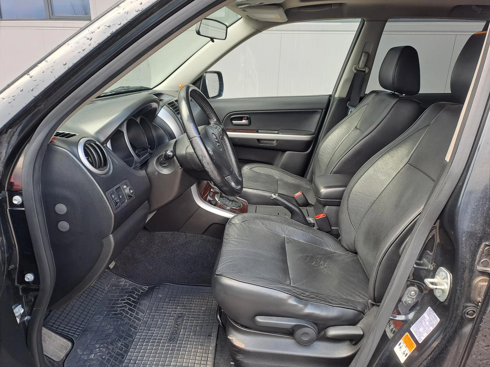 Suzuki Grand vitara 2.0 JLXEL AUTO, снимка 13 - Автомобили и джипове - 53727631