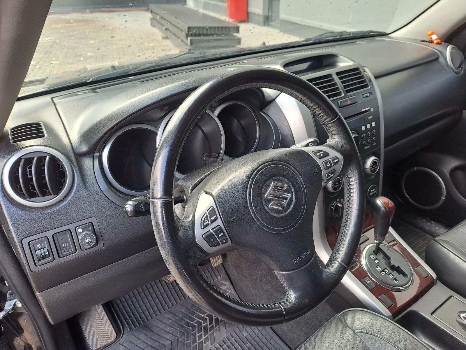 Suzuki Grand vitara 2.0 JLXEL AUTO, снимка 14 - Автомобили и джипове - 53727631