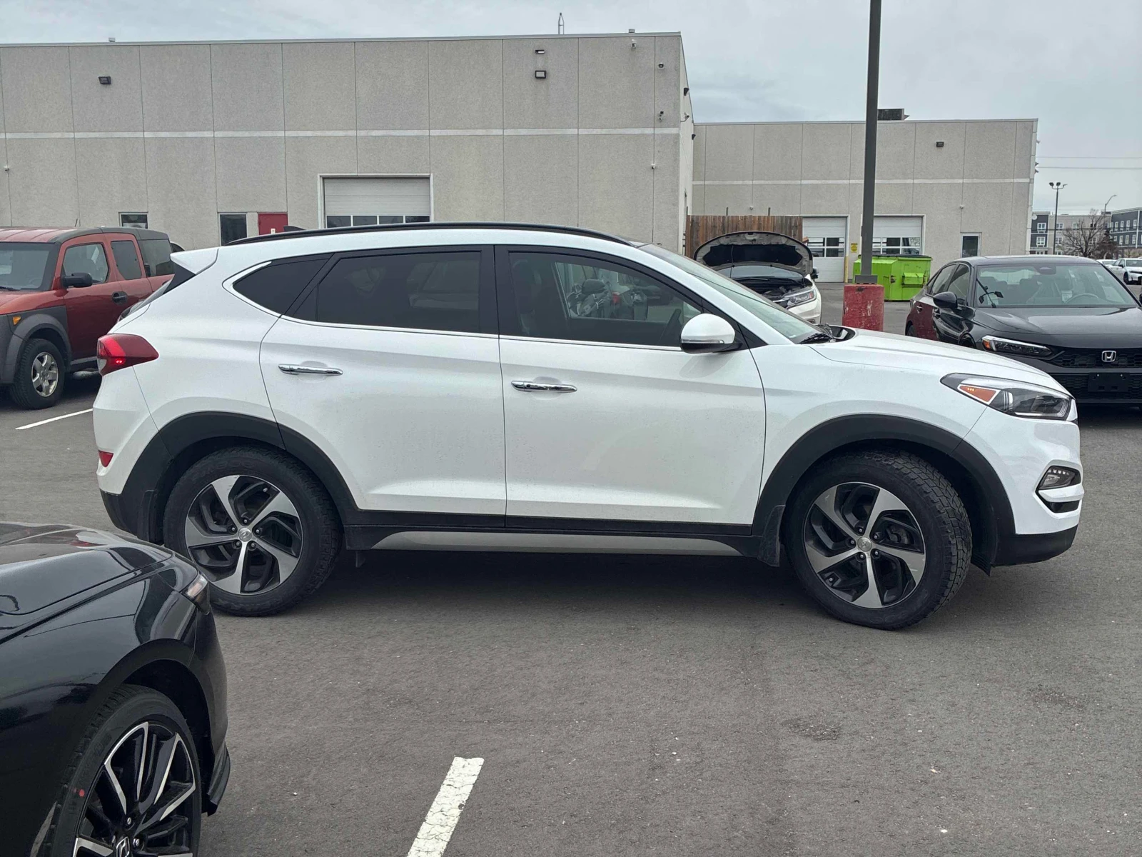 Hyundai Tucson Ultimate* Back cam* Pano* Подгрев* Обдухване* , снимка 4 - Автомобили и джипове - 54054933