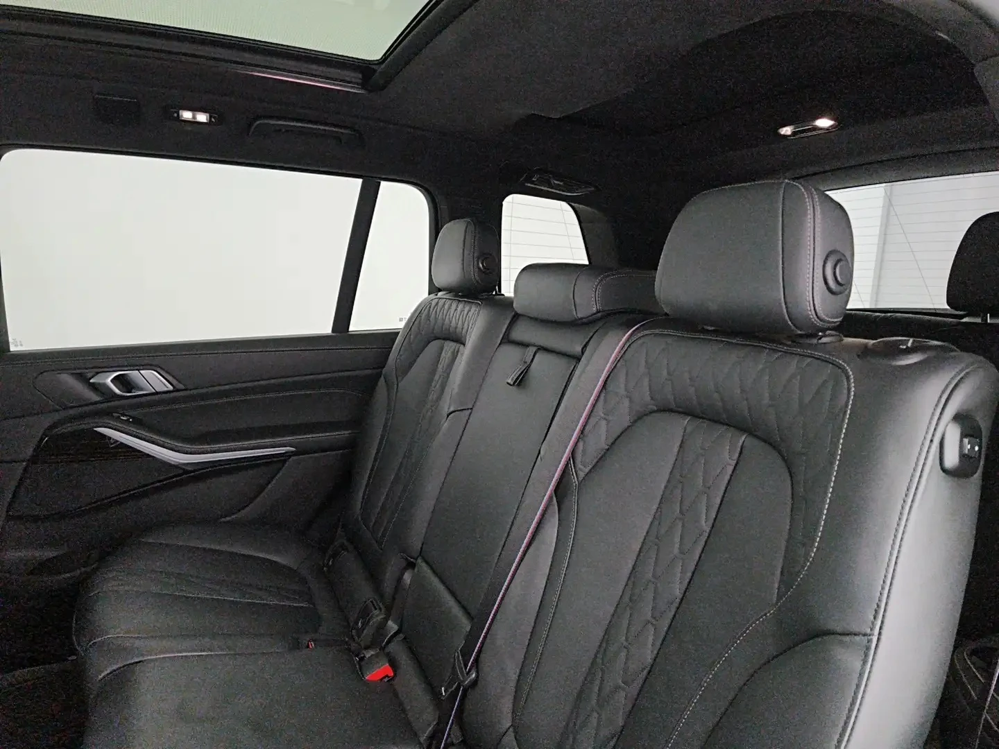 BMW X7 40d xDrive M-Sport Paket, снимка 11 - Автомобили и джипове - 55232833