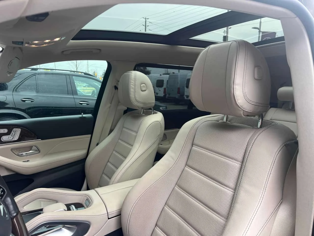 Mercedes-Benz GLS 450 * CARFAX * БЕЗ ПЪРВОНАЧАЛНА ВНОСКА, снимка 16 - Автомобили и джипове - 55415628